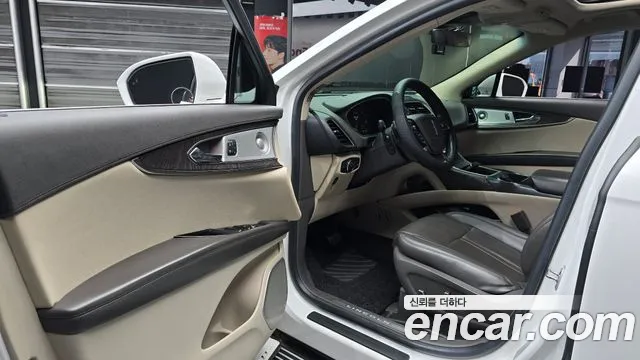 Lincoln Nautilus 2020 thumb 10