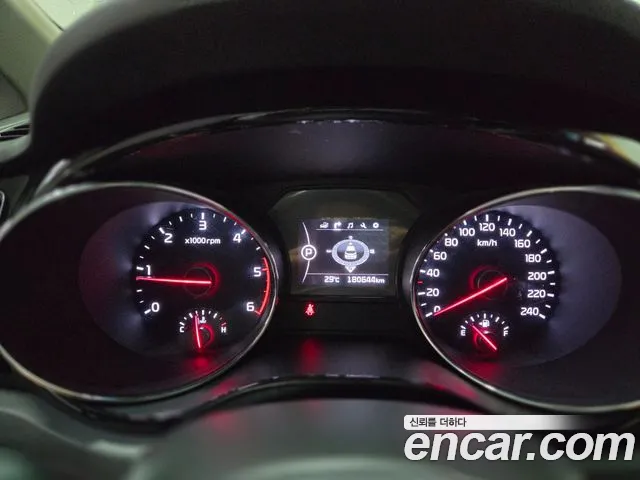 Kia Carnival 2016 thumb 6