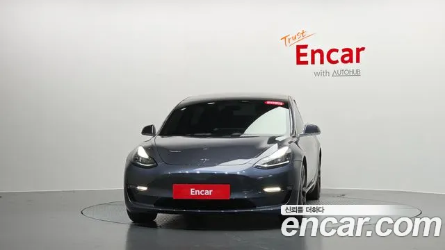 Tesla Model 3 2020 thumb 2