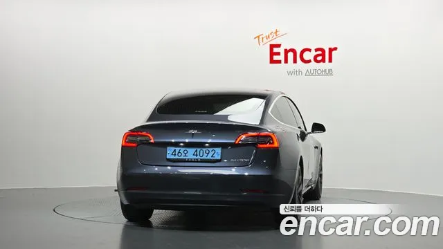 Tesla Model 3 2020 thumb 3
