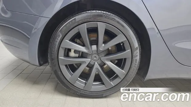 Tesla Model 3 2020 thumb 4