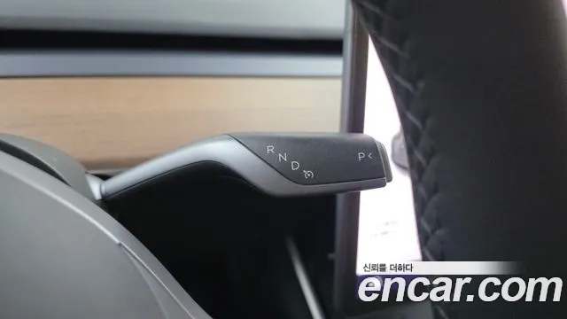 Tesla Model 3 2020 thumb 8