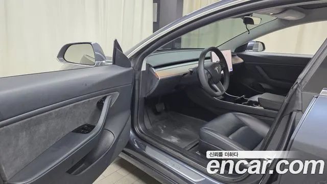 Tesla Model 3 2020 thumb 9