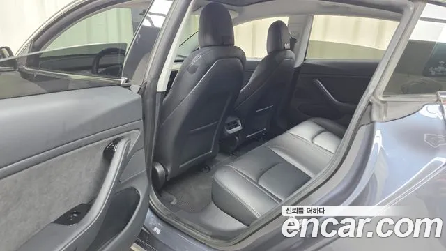 Tesla Model 3 2020 thumb 11