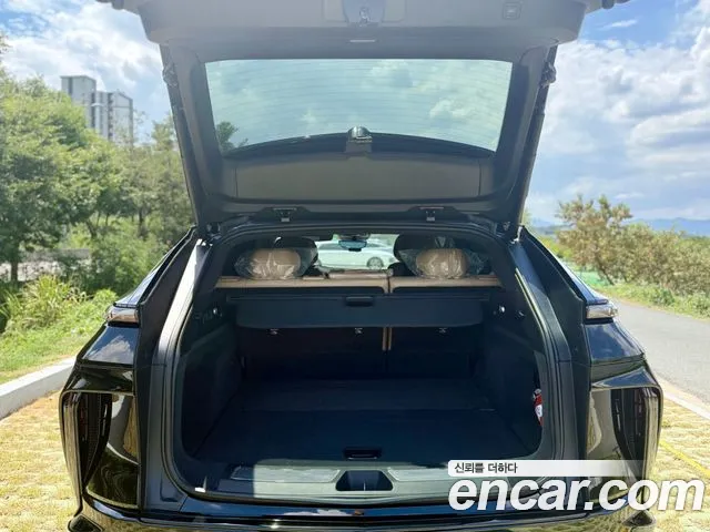 Cadillac Lyriq 2024 thumb 9