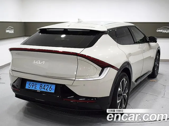 Kia EV6 2022 thumb 2