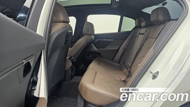 BMW 5 серии 2025 thumb 12