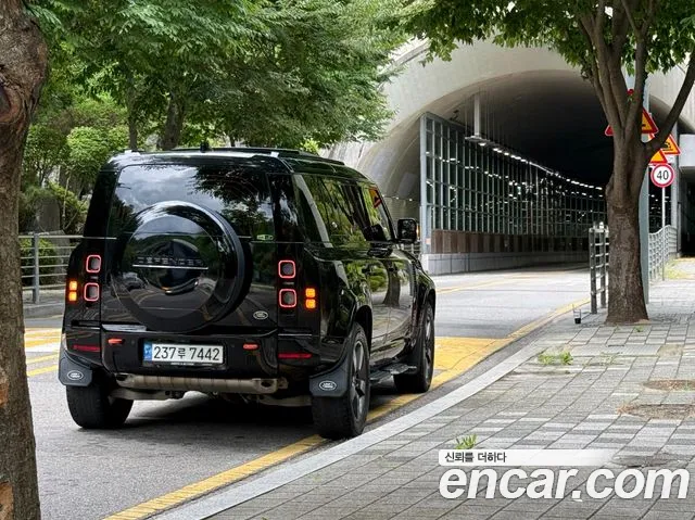 Land Rover Defender 2023 thumb 6