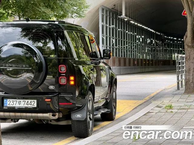 Land Rover Defender 2023 thumb 8