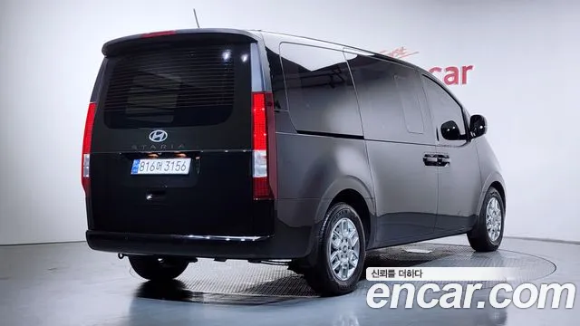 Hyundai Staria 2024 thumb 2
