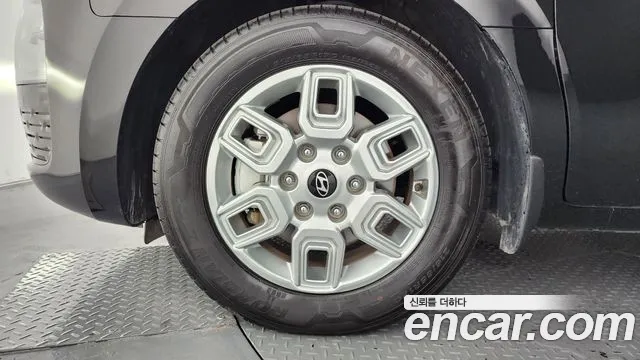 Hyundai Staria 2024 thumb 5