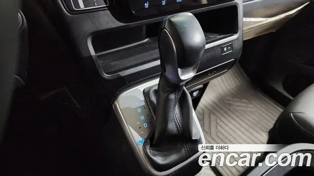 Hyundai Staria 2024 thumb 9