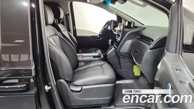 Hyundai Staria 2024 thumb 11