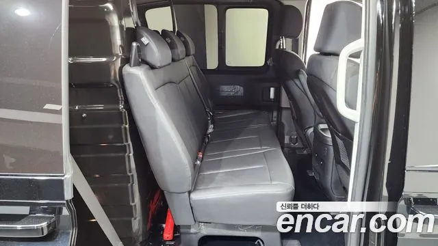 Hyundai Staria 2024 thumb 12