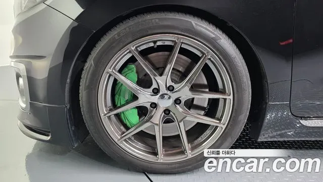 Kia Carnival 2017 thumb 4