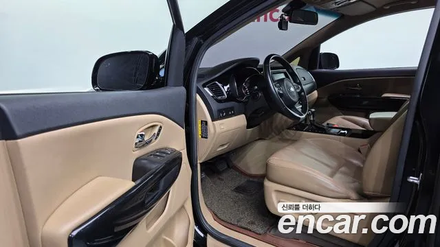Kia Carnival 2017 thumb 9