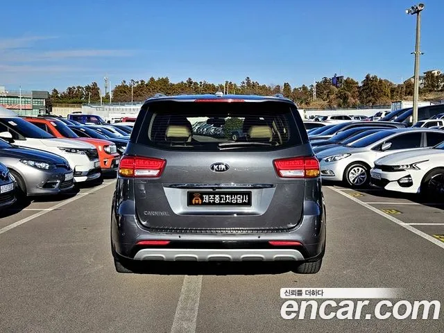Kia Carnival 2017 thumb 6