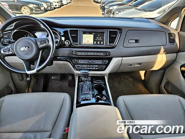 Kia Carnival 2017 thumb 7