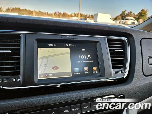 Kia Carnival 2017 thumb 8