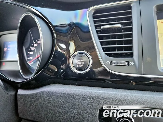 Kia Carnival 2017 thumb 9
