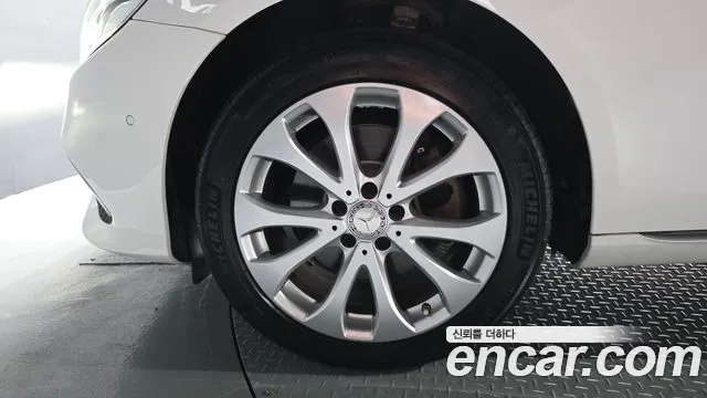 Mercedes-Benz E-Класс 2017 thumb 5