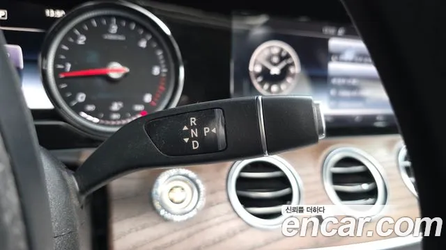Mercedes-Benz E-Класс 2017 thumb 9