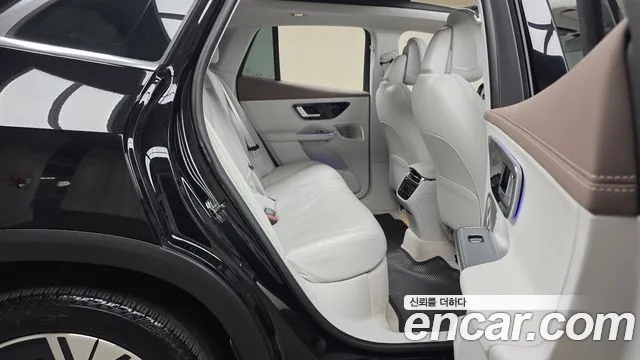 Mercedes-Benz EQE 2023 thumb 10