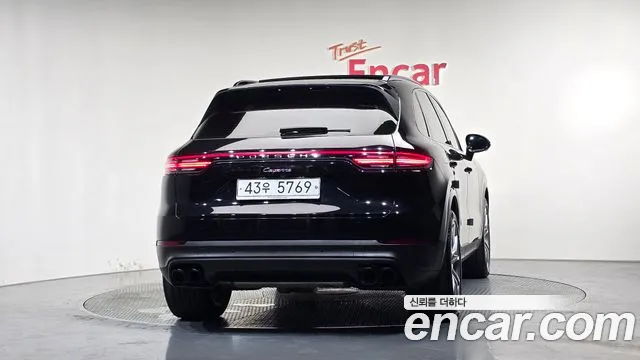 Porsche Cayenne 2019 thumb 4