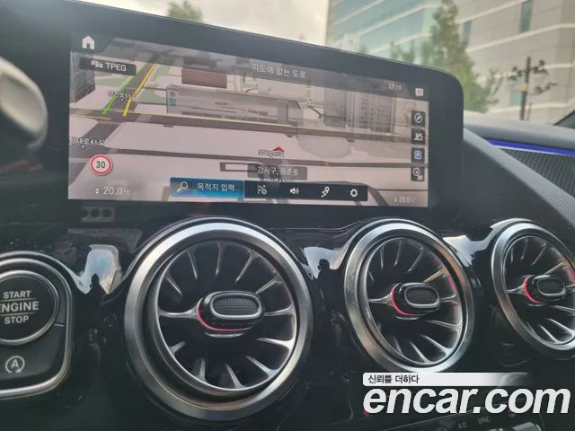 Mercedes-Benz GLA 2023 thumb 10