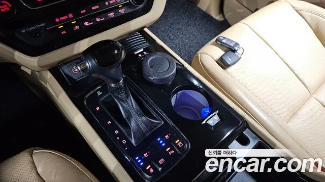 Kia Carnival 2016 thumb 9