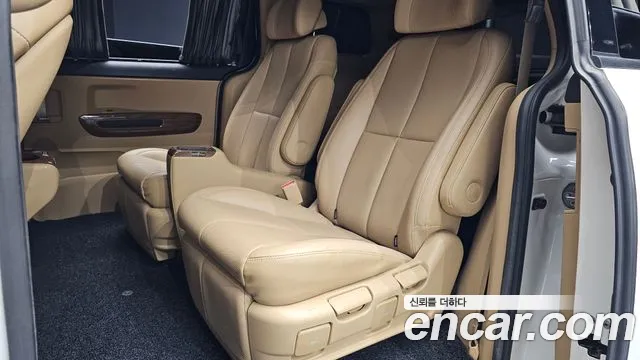 Kia Carnival 2016 thumb 11