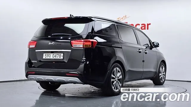 Kia Carnival 2016 thumb 2