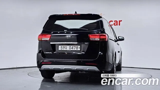 Kia Carnival 2016 thumb 4