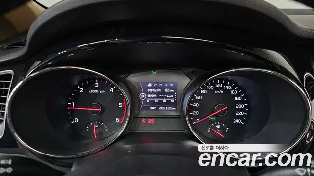 Kia Carnival 2016 thumb 8