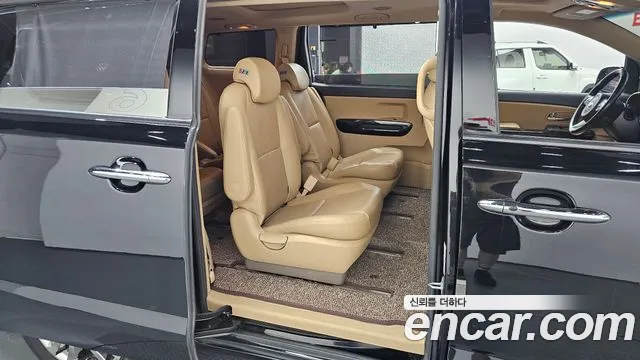 Kia Carnival 2016 thumb 12