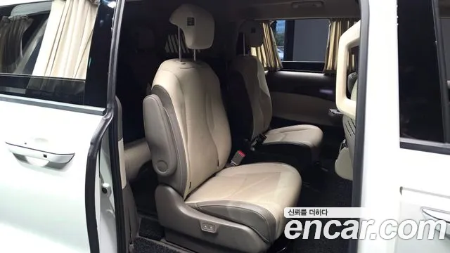 Kia Carnival 2022 thumb 11