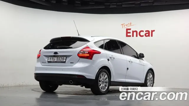 Ford Focus 2015 thumb 2