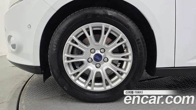 Ford Focus 2015 thumb 5