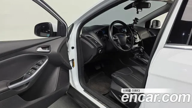 Ford Focus 2015 thumb 10