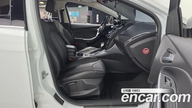 Ford Focus 2015 thumb 11