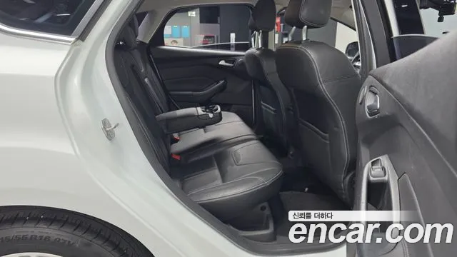 Ford Focus 2015 thumb 12