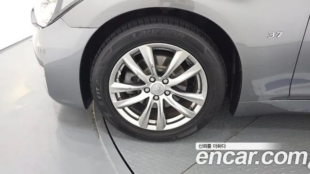 Infiniti Q70 2017 thumb 5