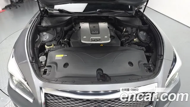 Infiniti Q70 2017 thumb 6