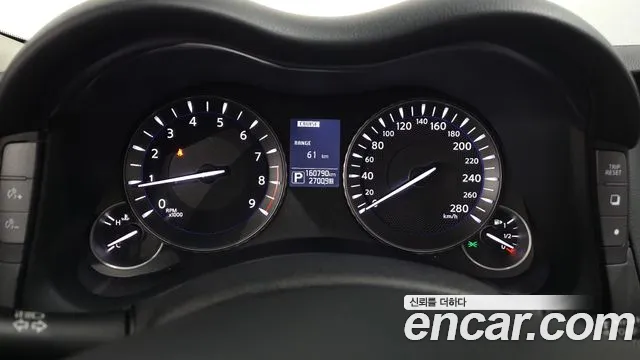 Infiniti Q70 2017 thumb 8
