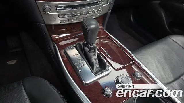 Infiniti Q70 2017 thumb 9