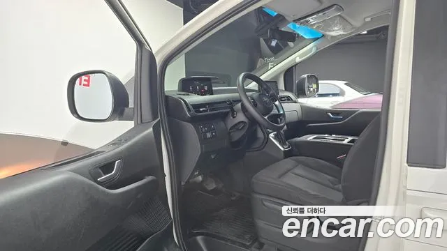 Hyundai Staria 2021 thumb 10