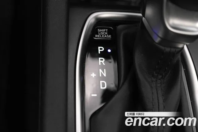Hyundai Santa Fe 2018 thumb 9