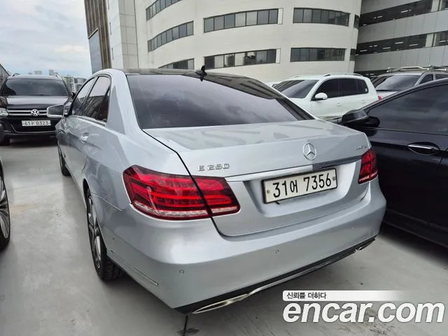 Mercedes-Benz E-Класс 2015 thumb 2