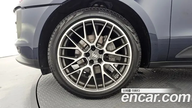 Porsche Macan 2021 thumb 4