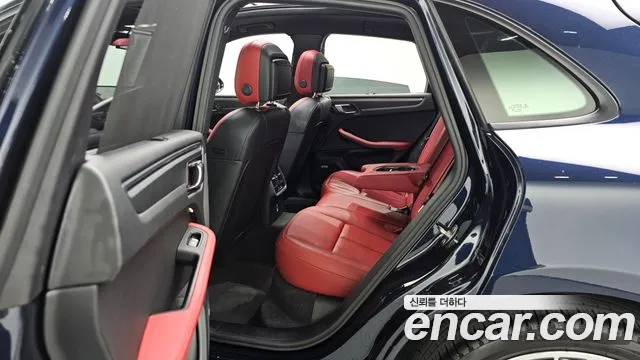 Porsche Macan 2021 thumb 10
